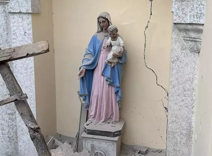 Terremoto Deixa Rastros De Destrui O Imagem Santa Ficou Intacta