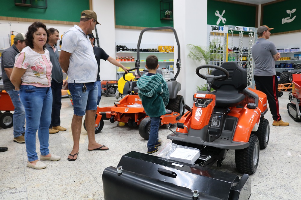 Cooper Itaipu Inaugura Loja De Equipamentos E M Quinas Agr Colas