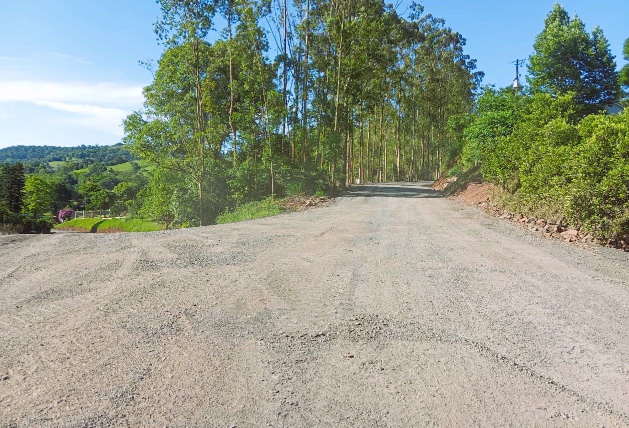 Transito é interditado no em Linha Bonito, interior de Saudades (Foto: Divulgação)