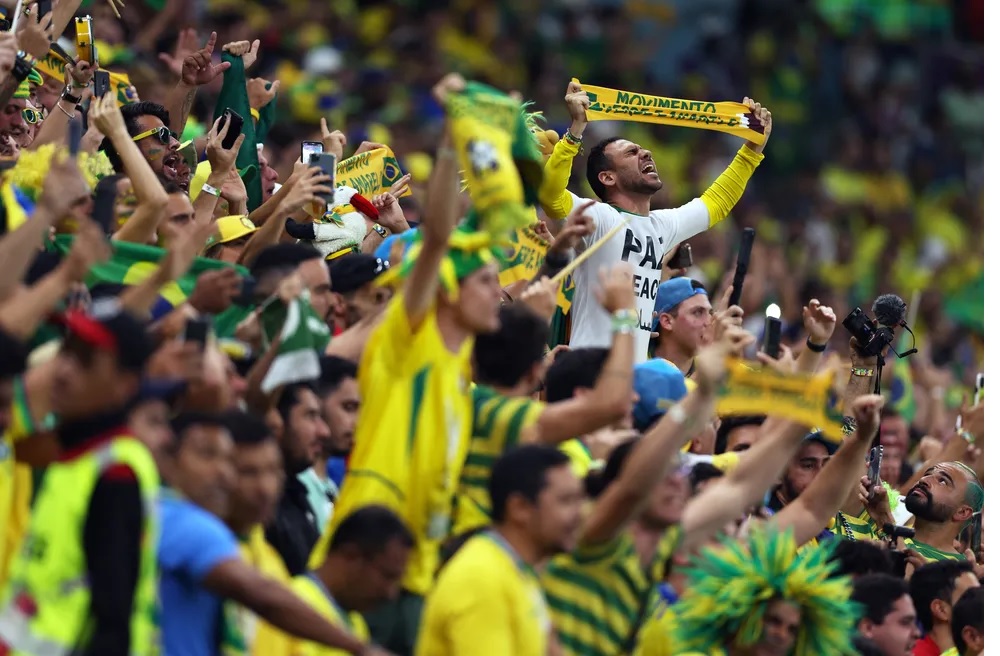 RUMO AO HEXA! Com direito a gol de voleio, Brasil vence Sérvia por 2 a 0