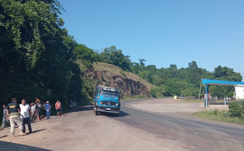 Kaingangs bloqueiam rodovia de acesso ao Rio Grande do Sul