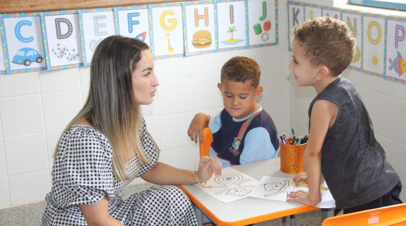 Profisisonais já estão atuando nas escolas municipais  (Foto: Divulgação)