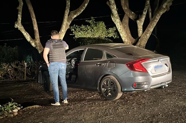 Civic estava abandonado a 85 km do local de roubo (Foto: Polícia Civil)