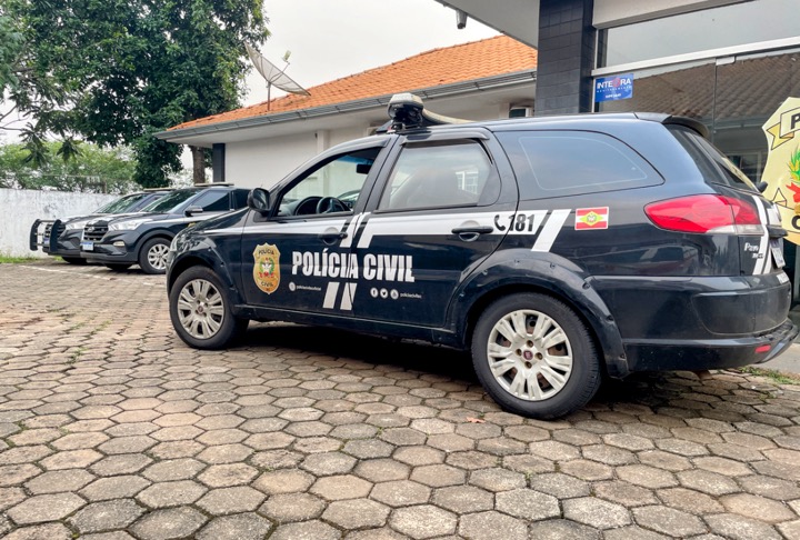 Polícia faz arrastão e prende três pessoas em Pinhalzinho