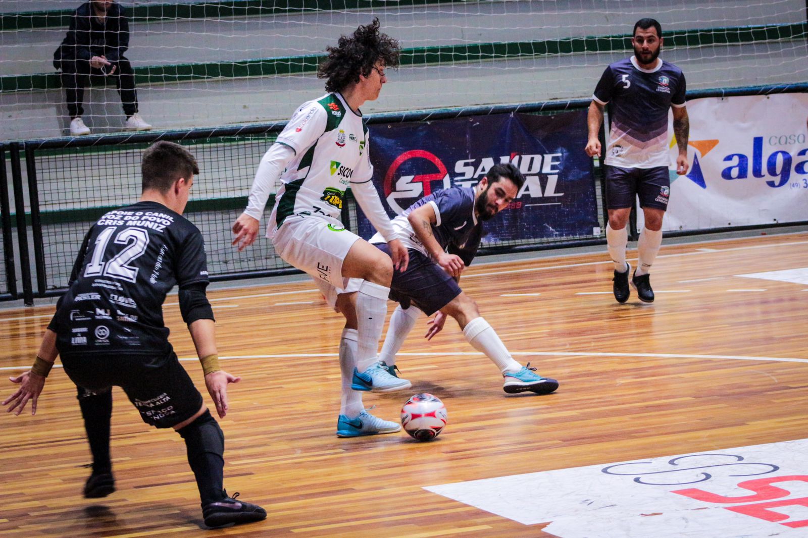 Futsal masculino vem sendo disputado no Centreventos (Foto: Felipe Eduardo Zamboni)