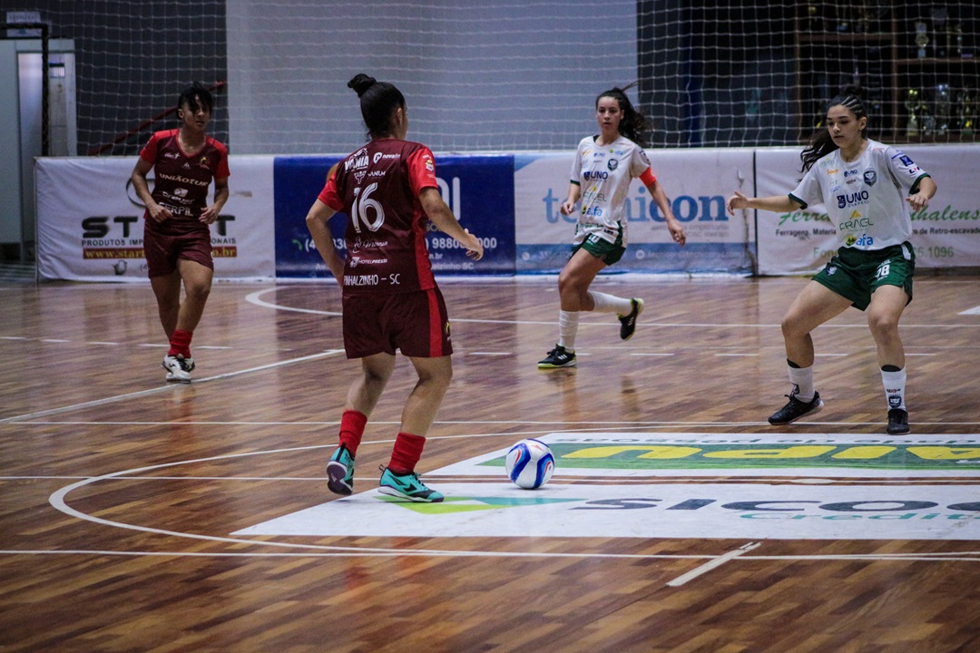 Futebol e futsal feminino tem jogos importantes nessa semana