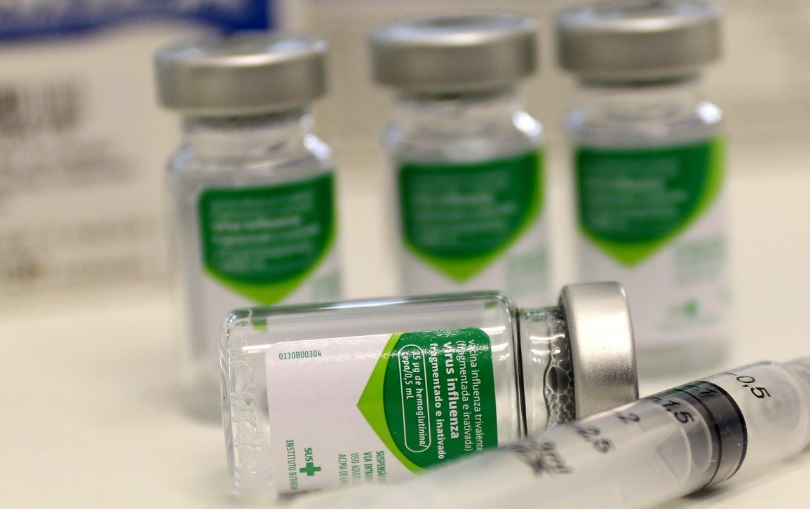 Baixa procura pela vacina da gripe preocupa profissionais da saúde
