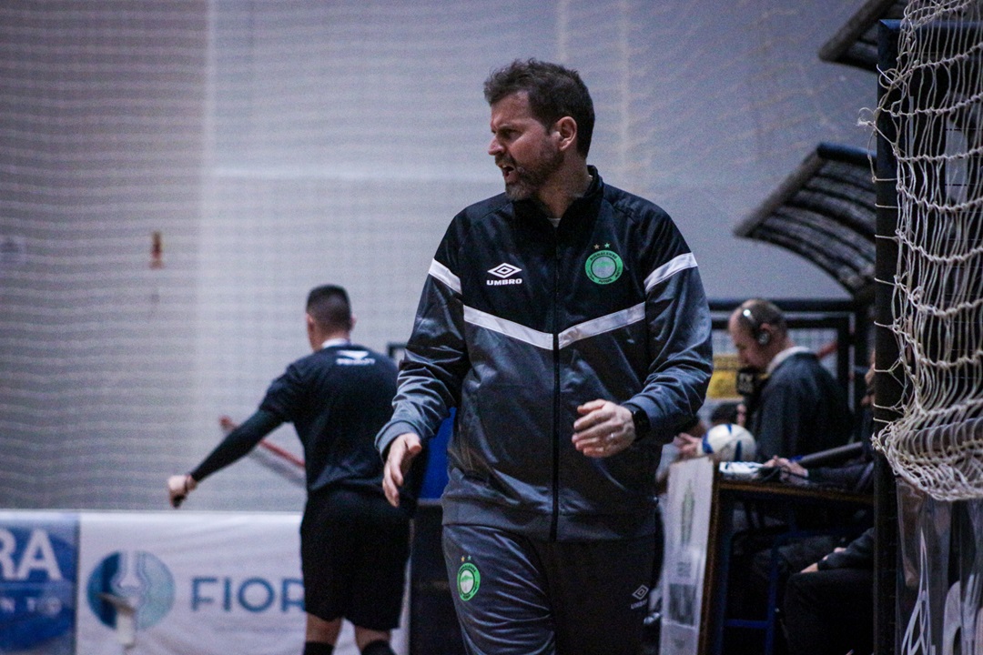 Lewis projeta que jogos serão todos pegados daqui para frente (Foto: Felipe Eduardo Zamboni)