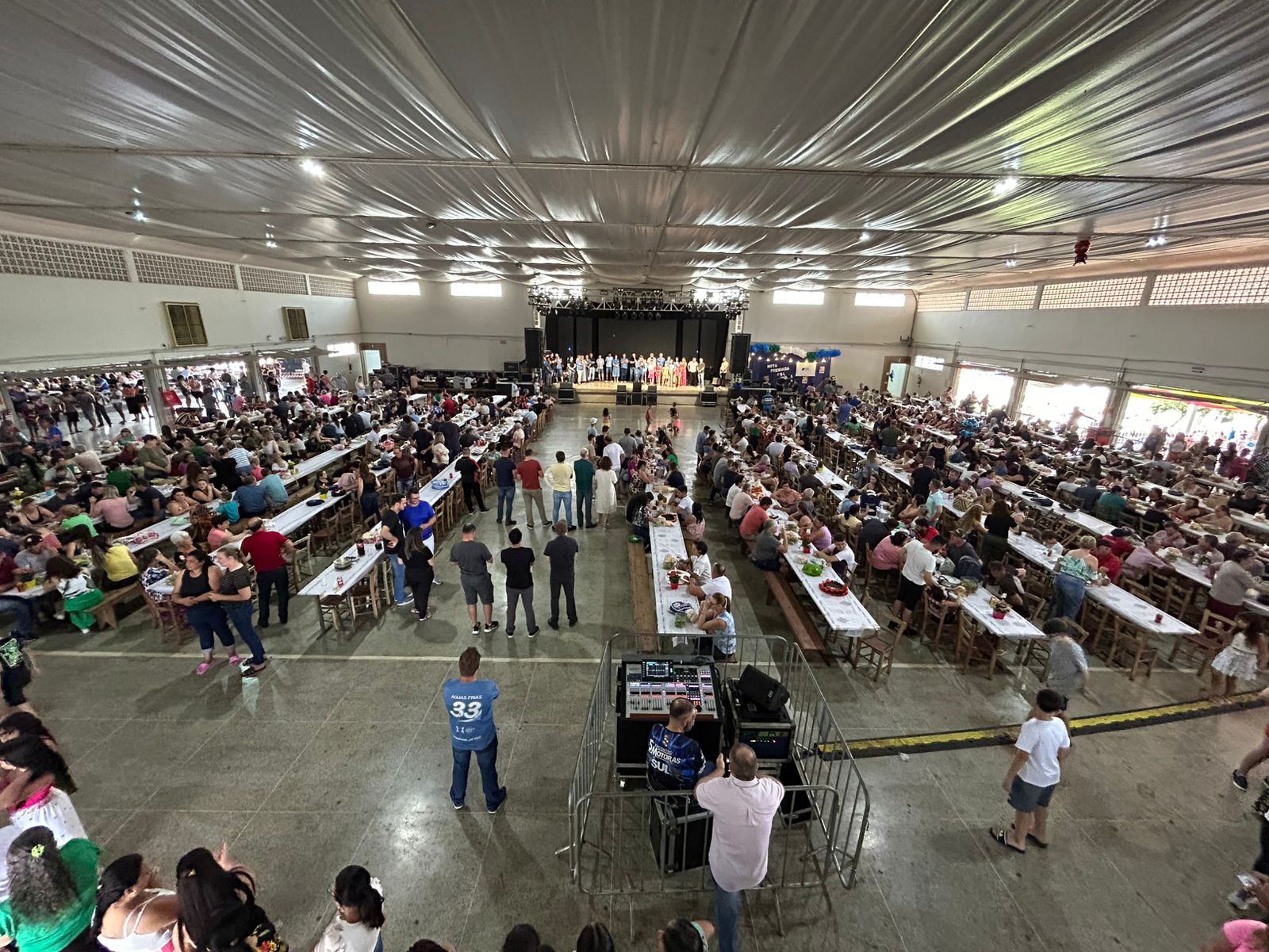 Aniversário de Águas Frias teve churrascada e shows para a população 