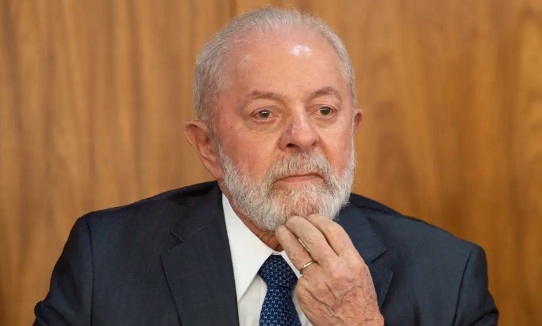 Pesquisa aponta que 49% dos eleitores desaprovam trabalho de Lula 