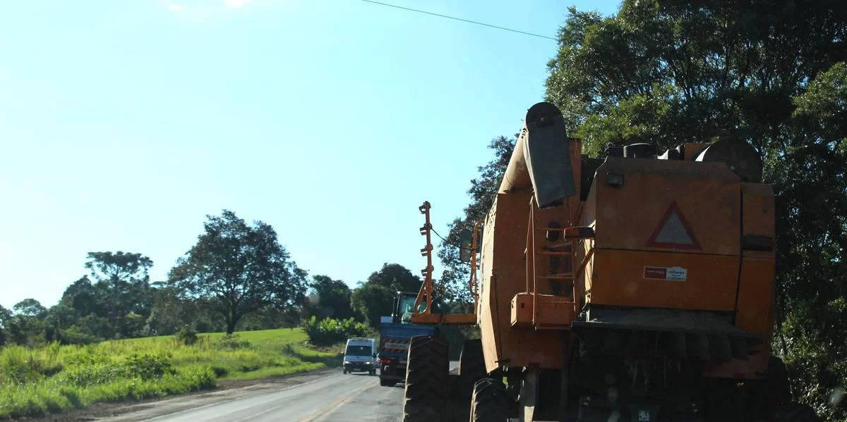 Circulação de máquinas agrícolas nas rodovias de SC é debatida por lideranças