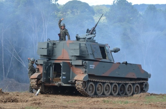 Brasil doa 21 veículos blindados do Exército ao Uruguai