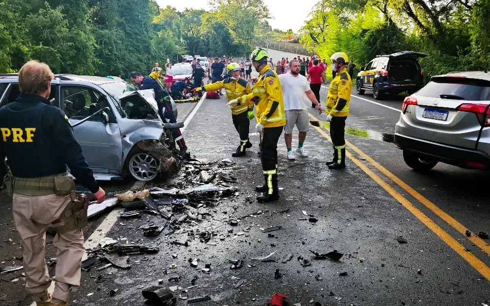 Cirurgião ajuda irmãos feridos em fatalidade no trânsito; vídeo!