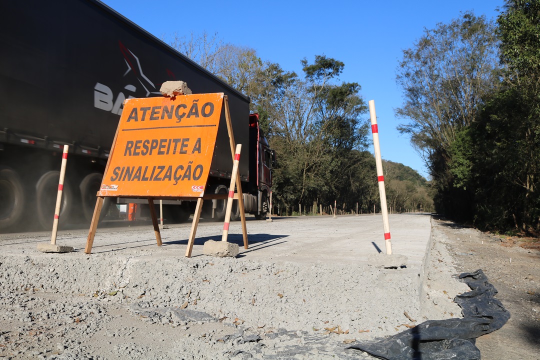 Trecho da SC-160 entre Pinhalzinho e Bom Jesus do Oeste faz parte das obras do programa (Foto: Felipe Eduardo Zamboni)