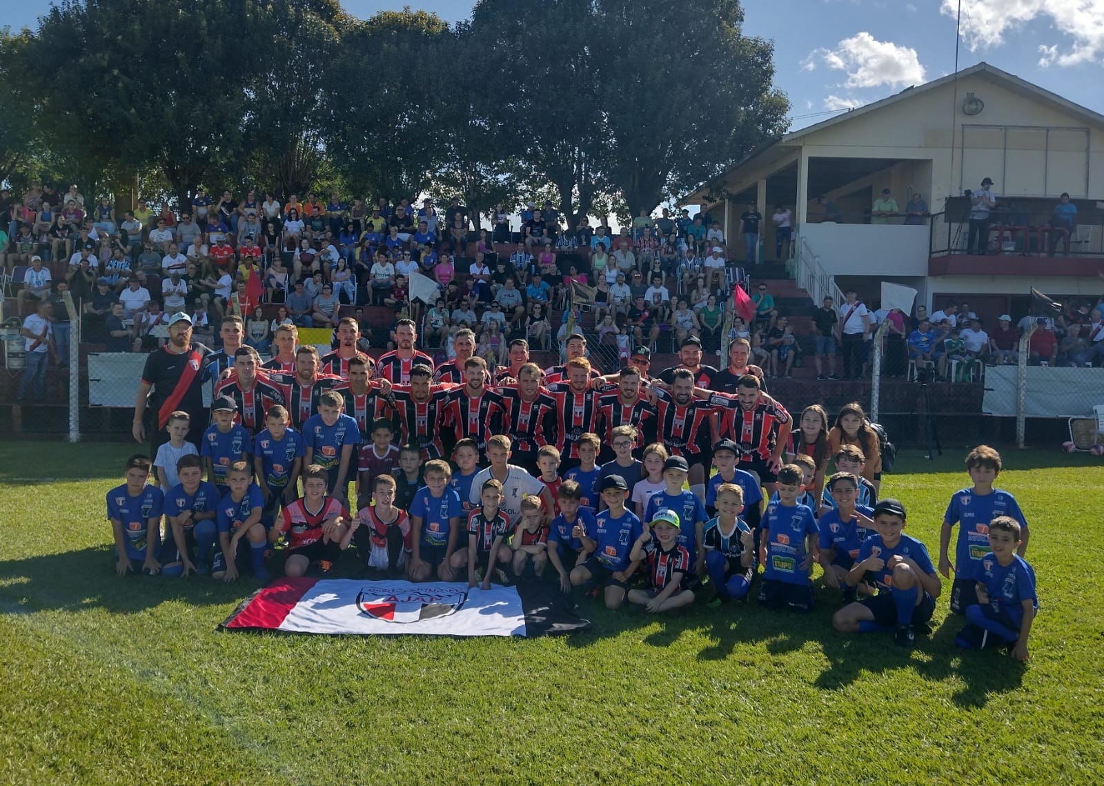 Durante o Pré-Estadual a equipe contou com a boa presença de público no estádio apoiando time (Foto: Divulgação)