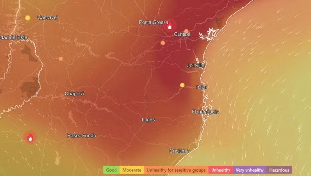 Imagem capturada na plataforma IQAir às 8h42 desta quarta-feira (4) que mostra situação do ar em SC  (Foto: IQAir/Reprodução)