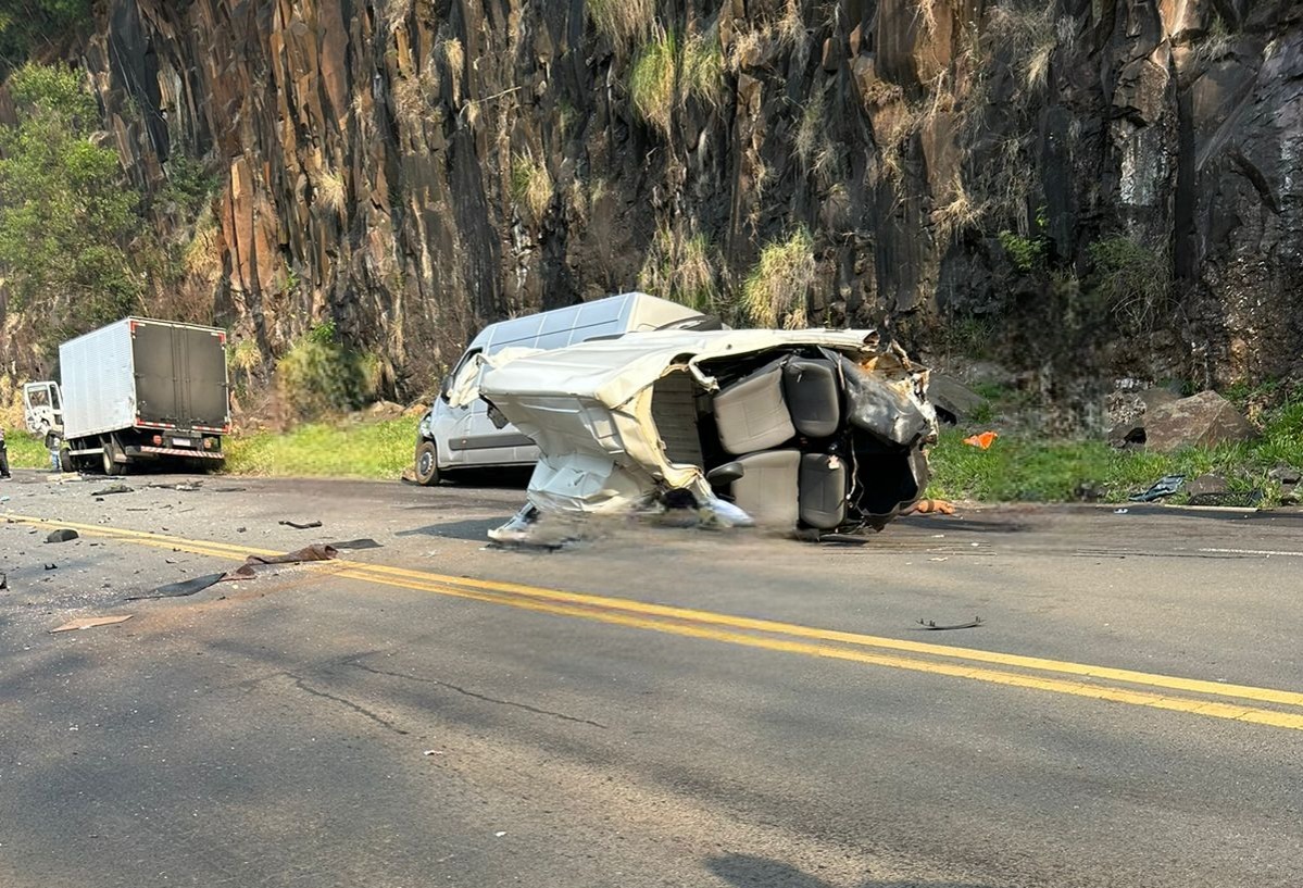 Colisão deixou rastros de destruição (Foto: Divulgação)