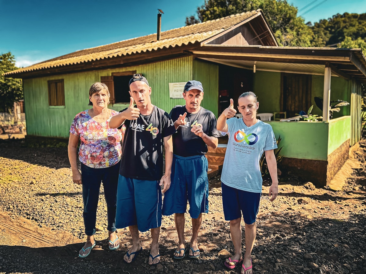 Família vive vida humilde no interior de Pinhalzinho (Foto: Renan Ribeiro)