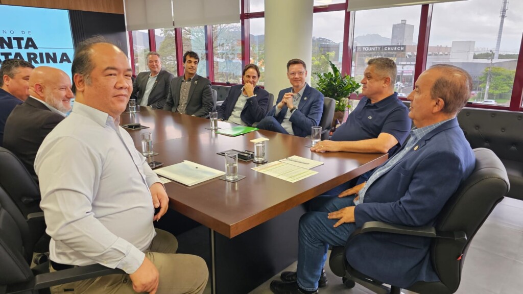 Reunião ocorreu em Florianópolis na última terça-feira (05) (Foto: Divulgação/Prefeitura de Chapecó)