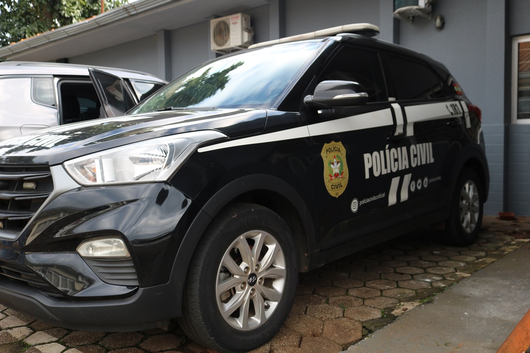  Polícia Civil contou com o apoio da Polícia Militar de Nova Itaberaba na prisão (Foto: Felipe Eduardo Zamboni)