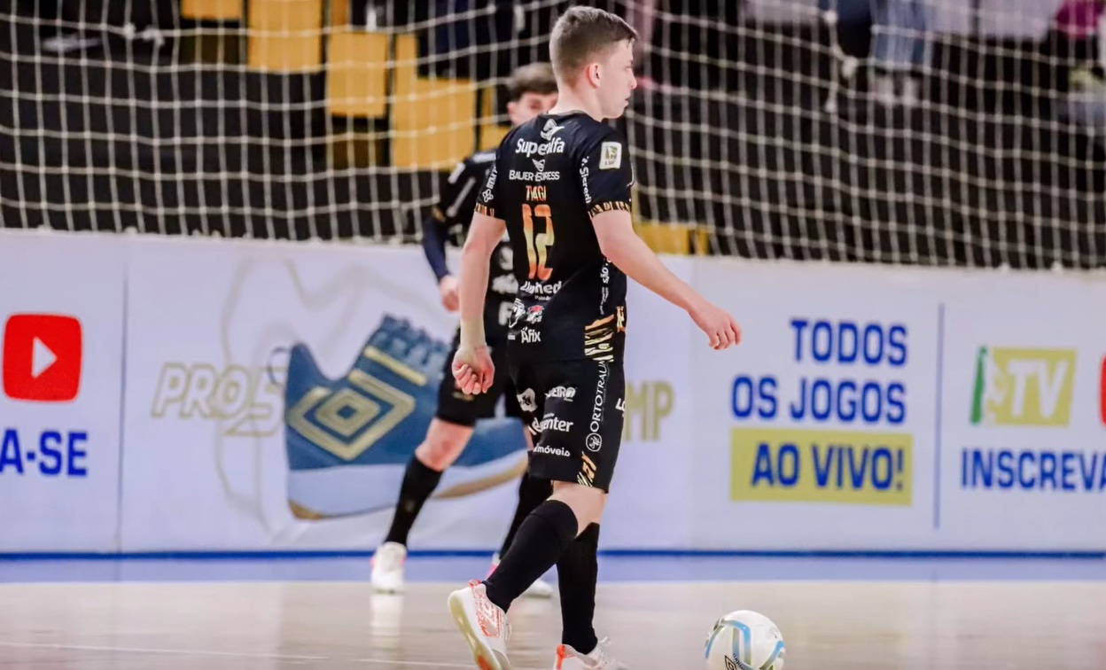 Atleta pinhalense renova com o Futsal São Lourenço