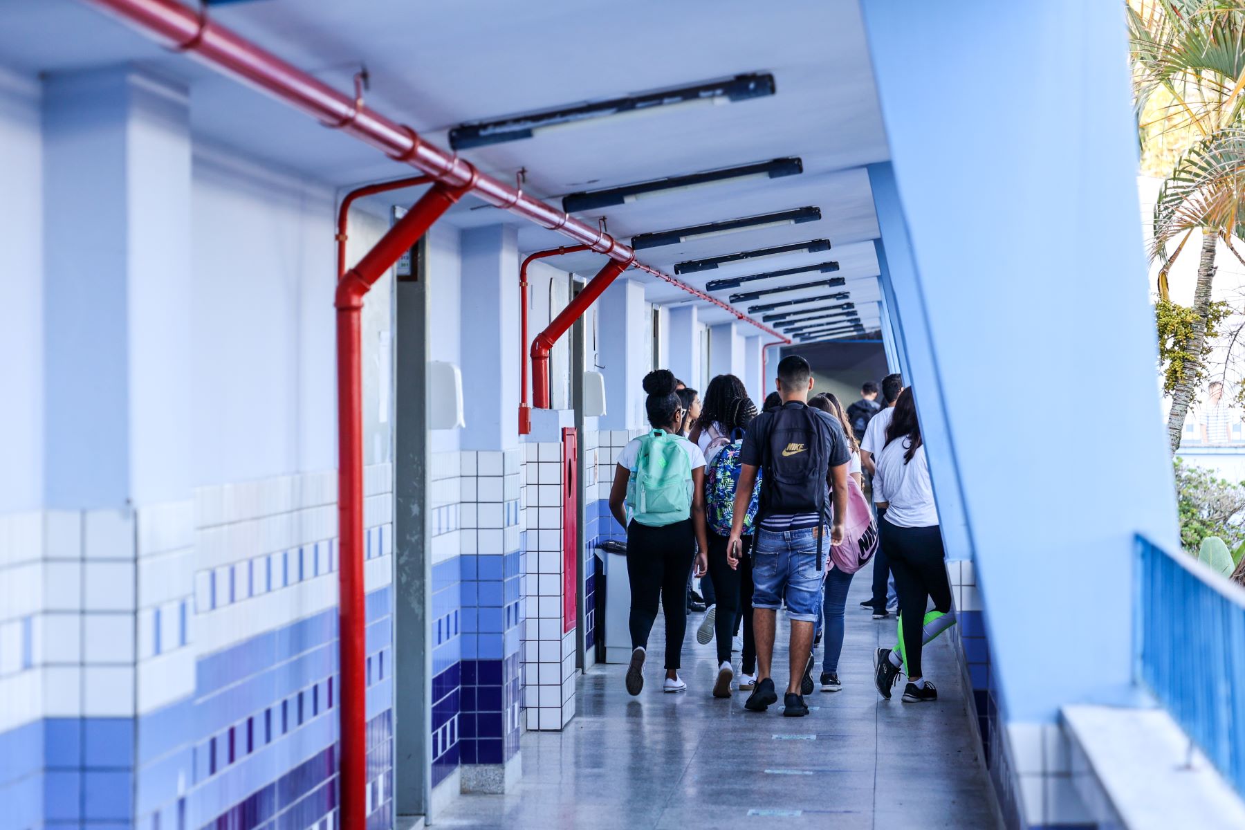 Estudantes da rede estadual de SC voltaram às aulas nesta segunda-feira