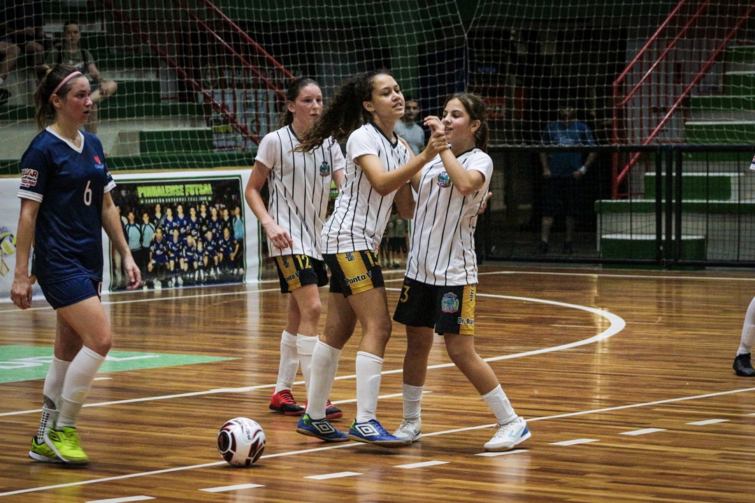 Jogo com mais gols foi entre Saltinho e Campo Erê no feminino (Foto: Felipe Eduardo Zamboni)