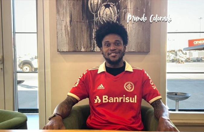 Inter anuncia volta de Luiz Adriano  (Foto: SC Internacional )