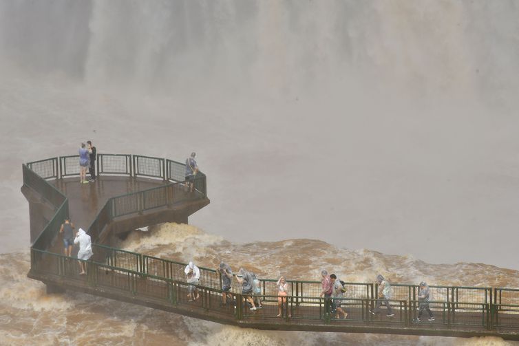 Passarela das Cataratas, que dá acesso ao Mirante da Garganta do Diabo, reaberta (Foto: Edi Emerson)