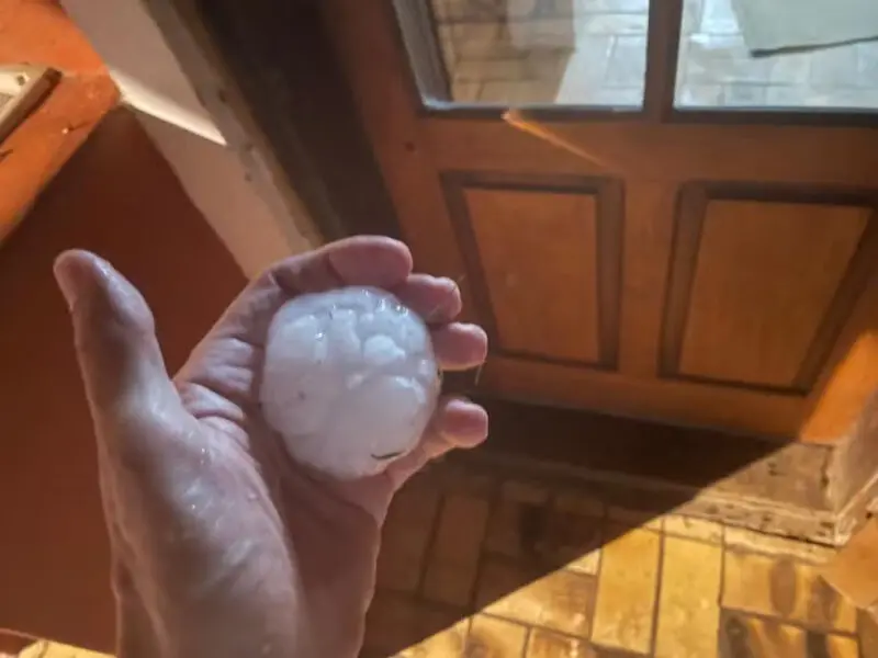 Granizo do tamanho de bolas de tênis surpreende moradores