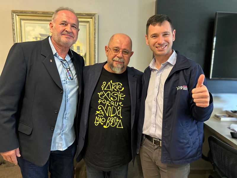 Roberto Tardelli com o advogado Alvaro de Souza Souza e jornalista Fabiano Rambo  (Foto: Gilmar Bortese)