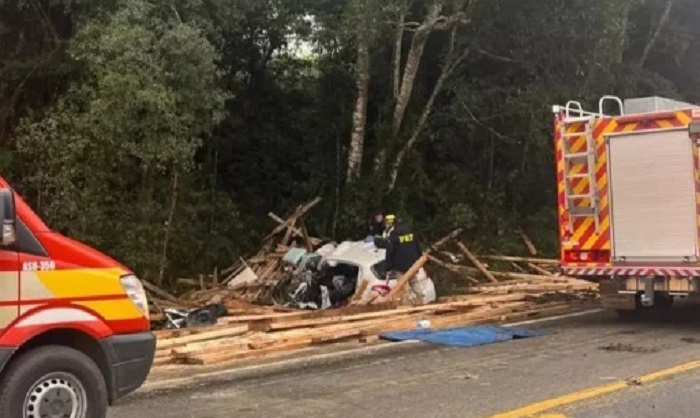 Motorista e cachorro morrem na hora em acidente na BR-282