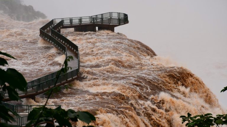 Cataratas do Iguaçu: Volume d'água chega a dez milhões de litros por segundo