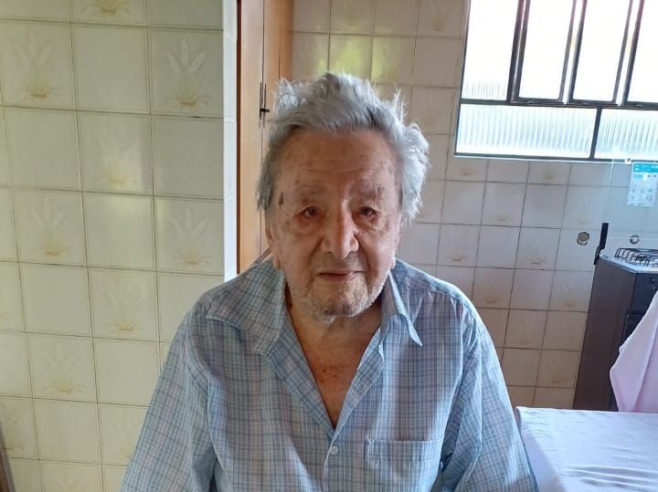 Direção afiada aos 97 anos: O veterano e seu inseparável Fusca