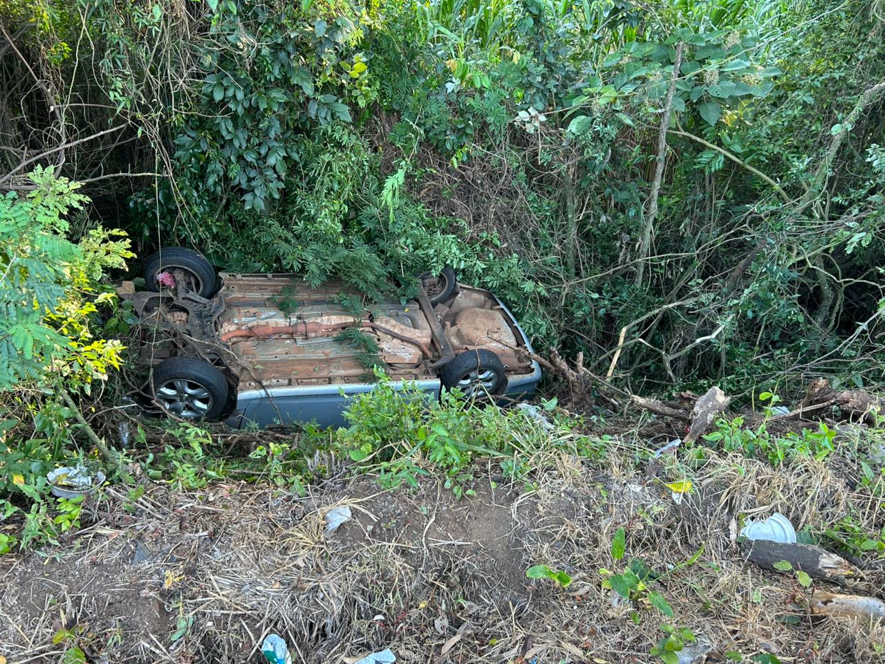 Capotamento próximo a ponte do Rio Chapecó é registrado nesta manhã de domingo  