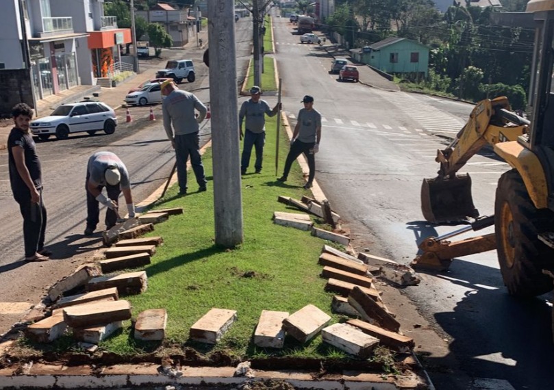 Iniciam as obras de recuperação da Avenida Independência em Nova Erechim