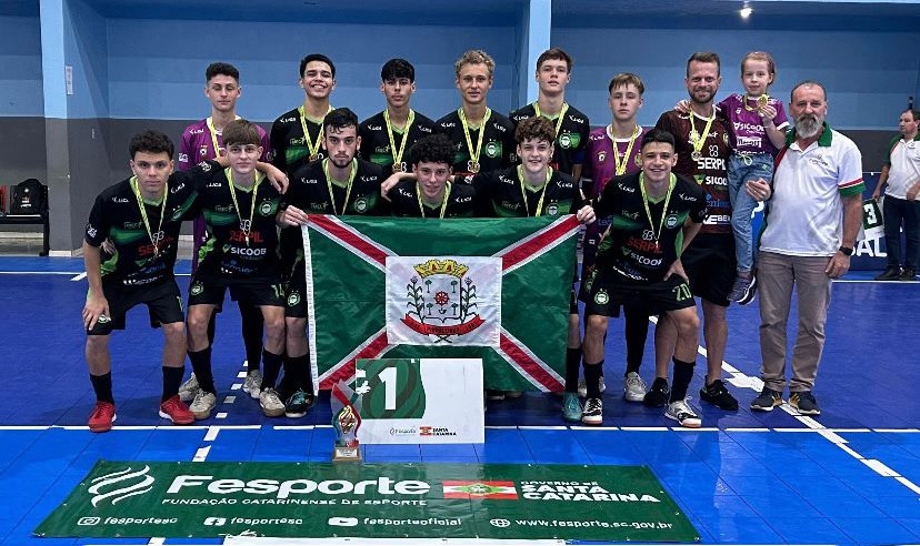 Futsal conquistou o tricampeonato da Etapa e se garantiu no Regional (Foto: Divulgação)