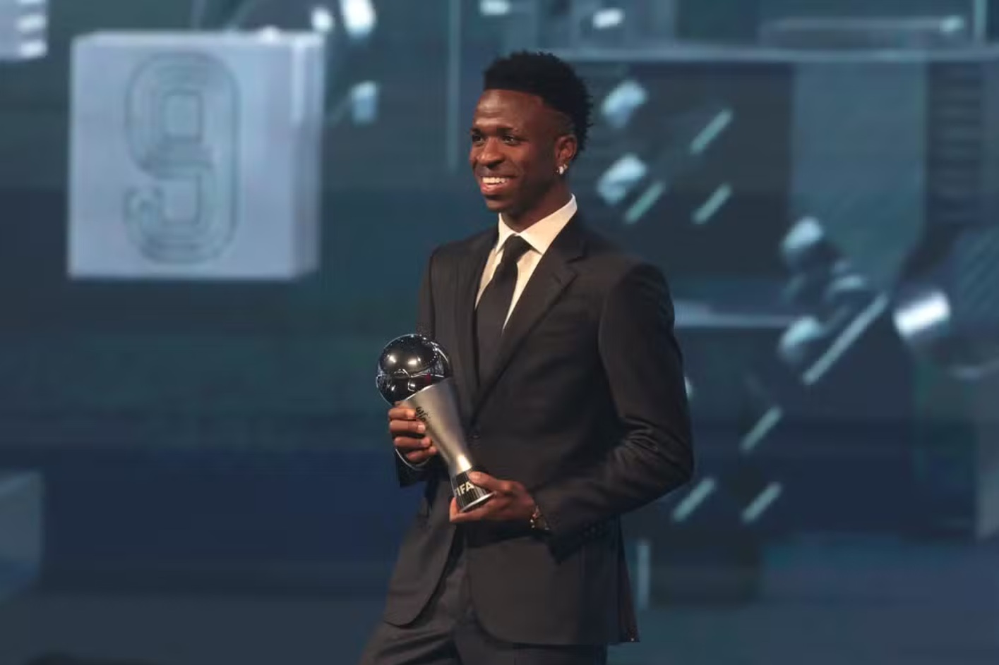 Vini Jr é eleito o melhor do mundo pela Fifa e outros brasileiros são premiados