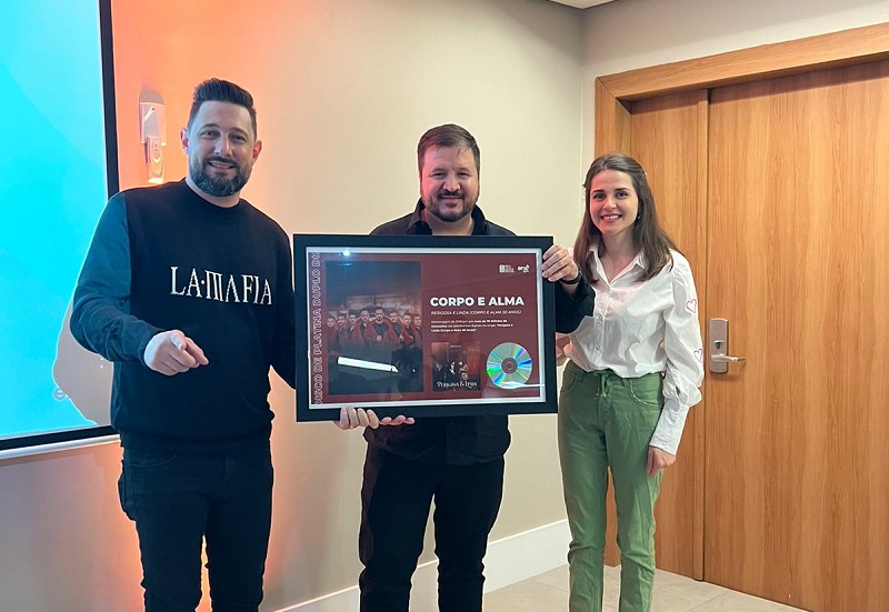 Banda Corpo e Alma recebe Disco de Platina; música "Perigosa e Linda", tem mais de 100 milhões de visualizações 