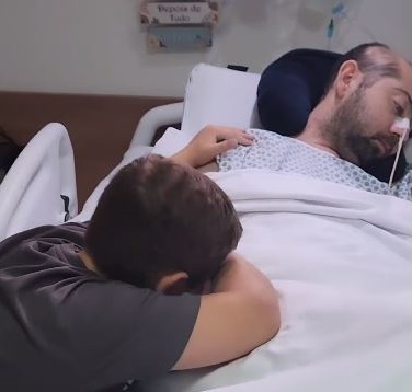  'Cura ele, Jesus': Garoto ora pelo pai em cama de hospital
