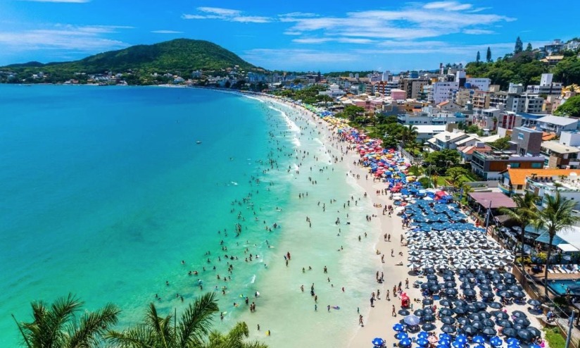 Destino de muitos visitantes, Bombinhas volta a cobrar entrada de turistas 