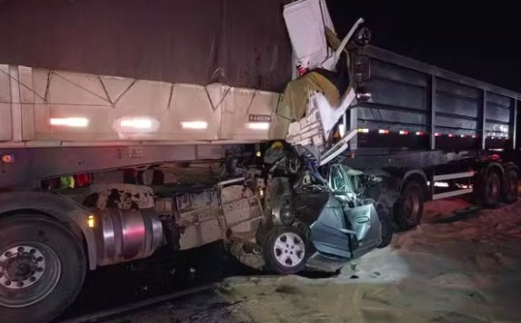 Engavetamento mata 6 pessoas em rodovia no Paraná