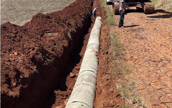 Durante obras, prefeito sofre agressão no interior de Nova Erechim (Foto: Divulgação )