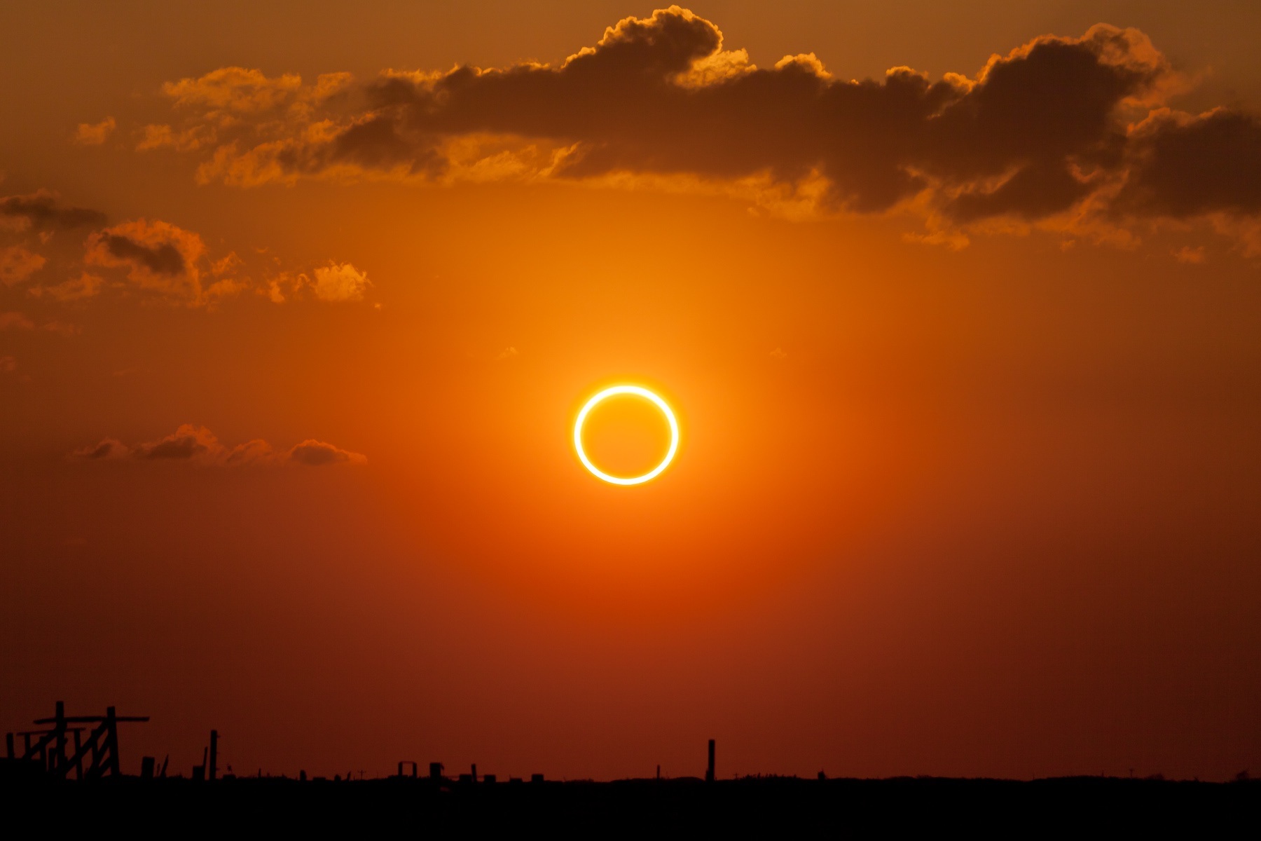 Anel de fogo formado no eclipse solar (Foto: Kevin Baird / Wikimedia Commons)