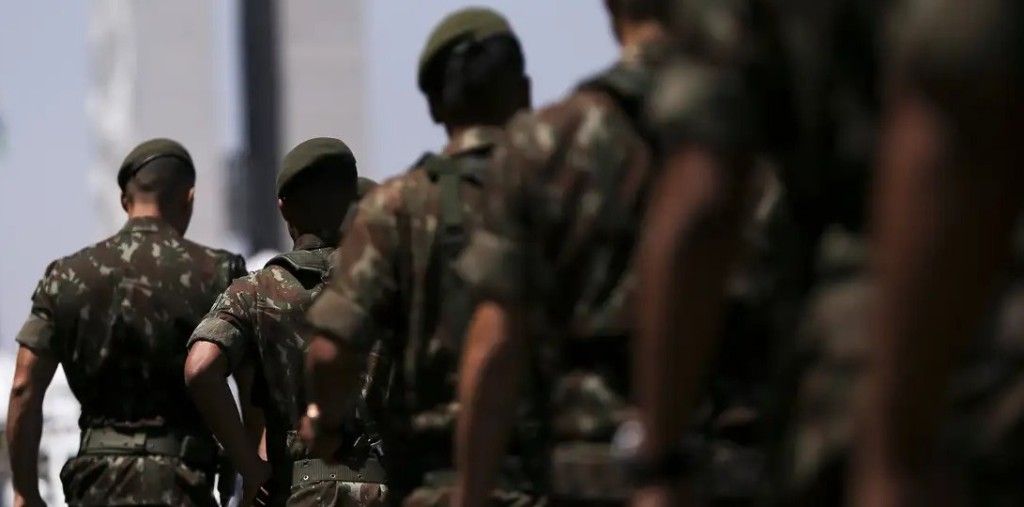 Jovens não dispensados do serviço militar precisam comparecer até dia 27