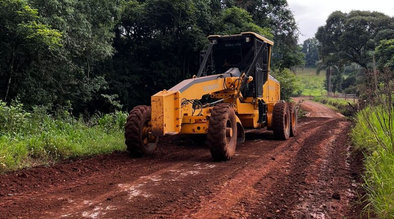 Prefeitura de União do Oeste segue recuperando estradas do interior