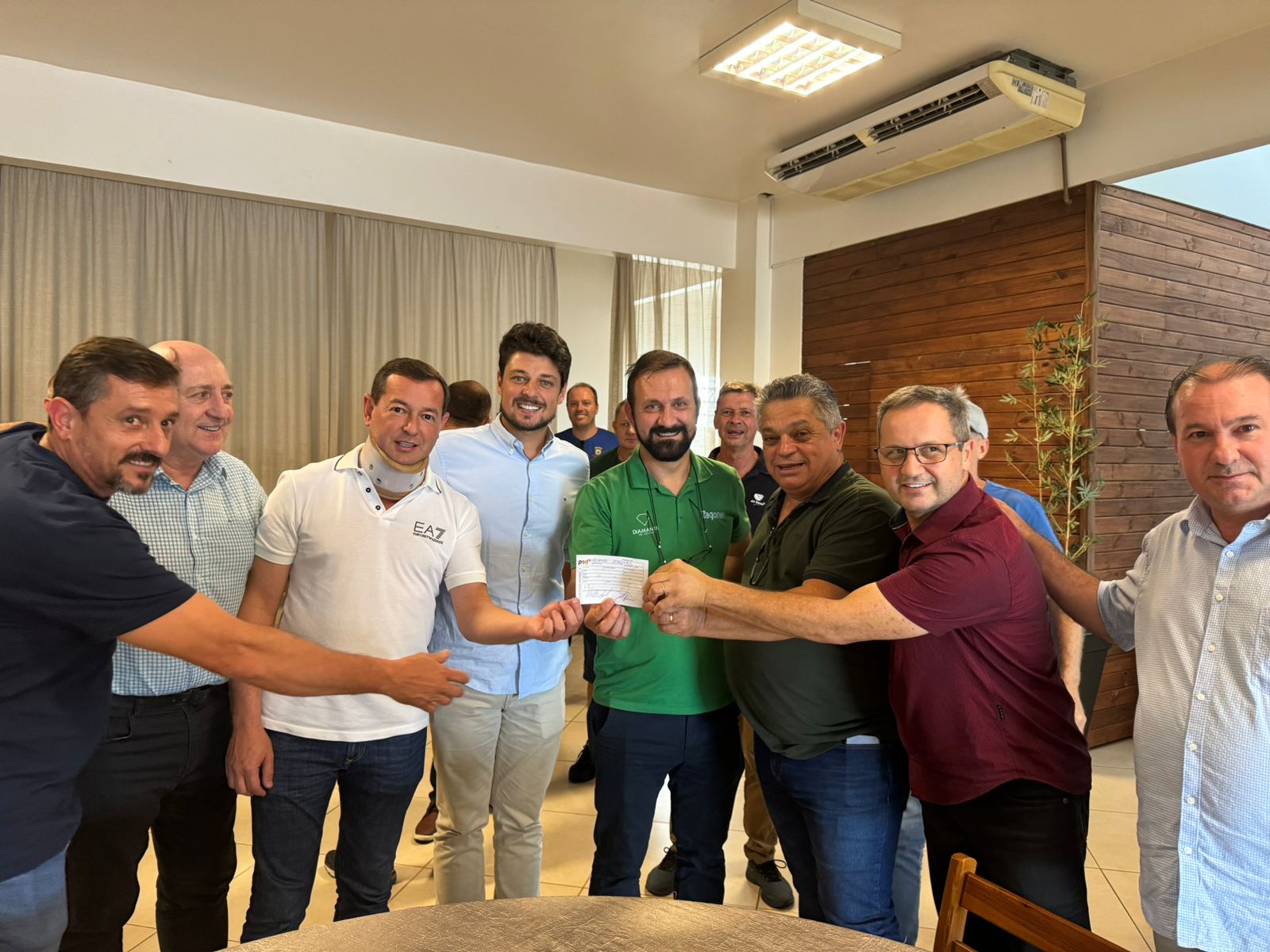 Empresário pinhalense assinou a ficha de filiação ao PSD (Foto: Divulgação)
