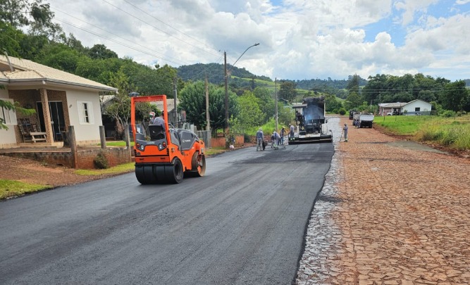 Início da pavimentação asfáltica na Avenida Santo Antônio em União do Oeste