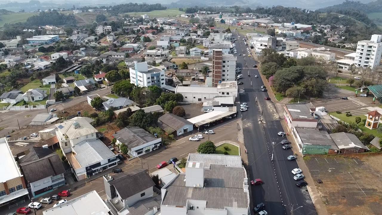 Recupeção da Avenida Independência em Nova Erechim  (Foto: Gilmar Bortese)