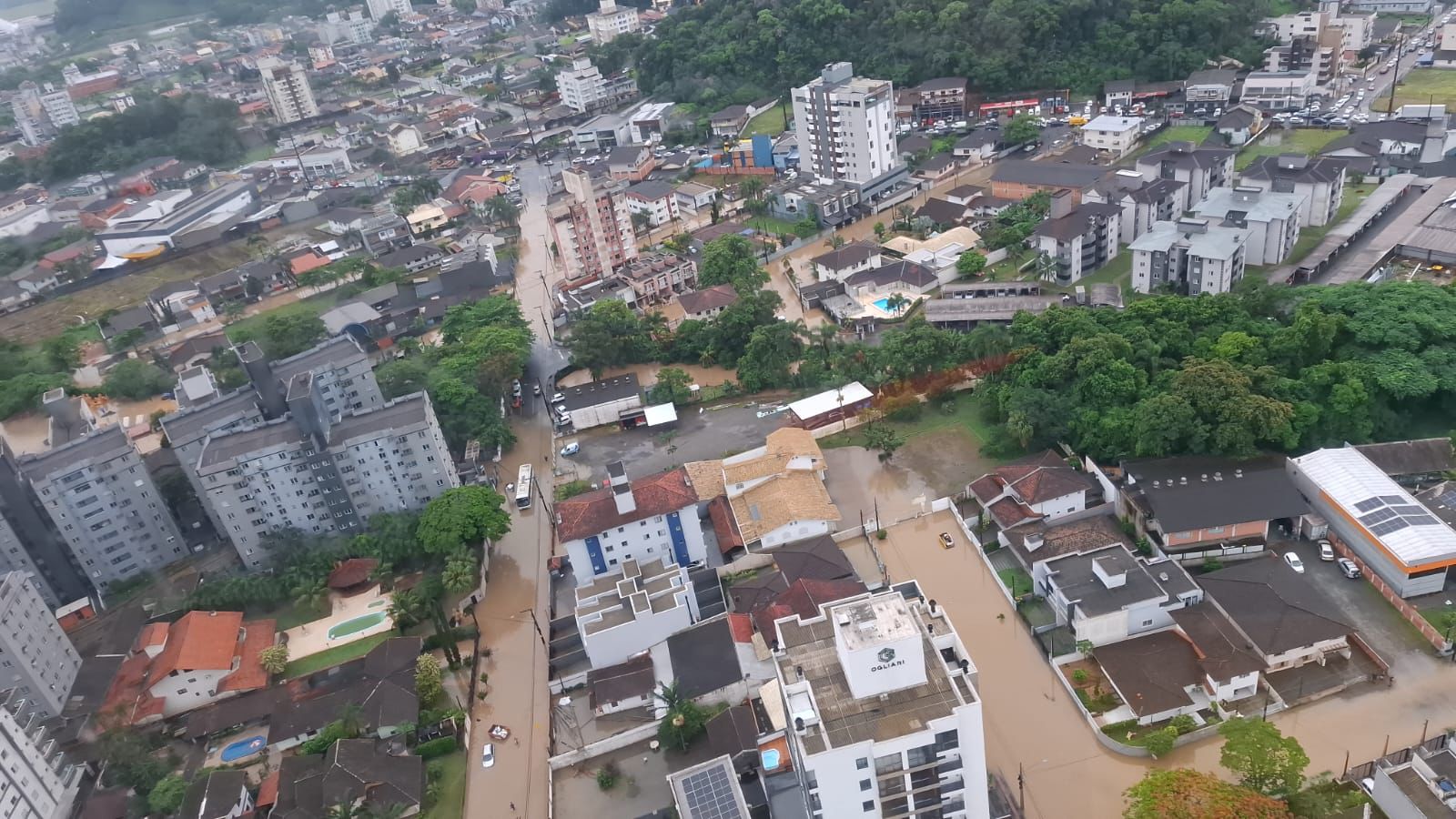 Santa Catarina tem mais de 1,3 mil pessoas afetadas pelos temporais